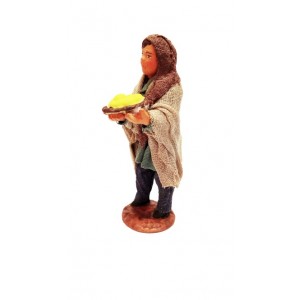 Uomo con piatto di limoni... 2