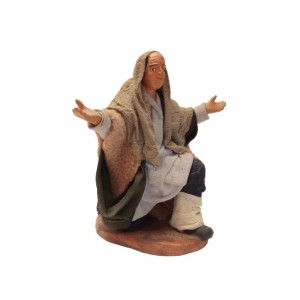 Uomo in ginocchio a braccia...