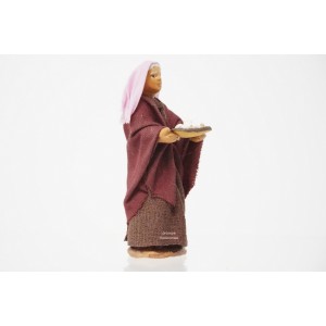 Donna con vassoio di...