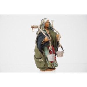 Donna con secchi cm 7... 2