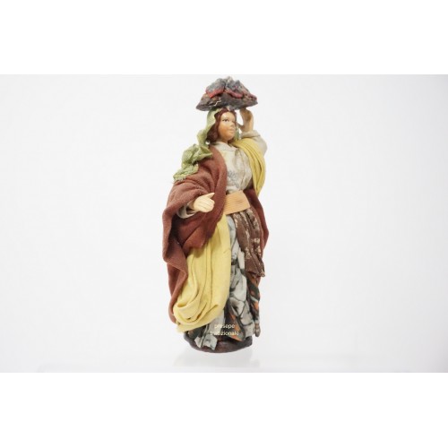 Donna con panni in testa cm 14...