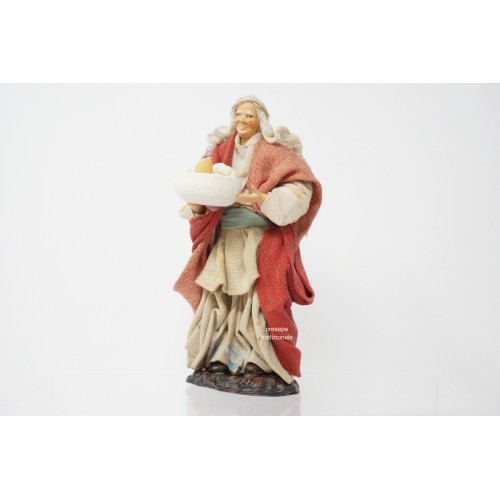 Donna con piatto di formaggi cm 13...