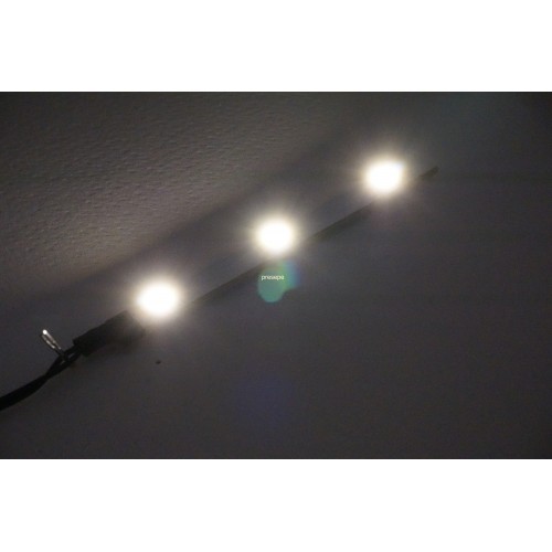 Striscia 3 led bianchi con spina...