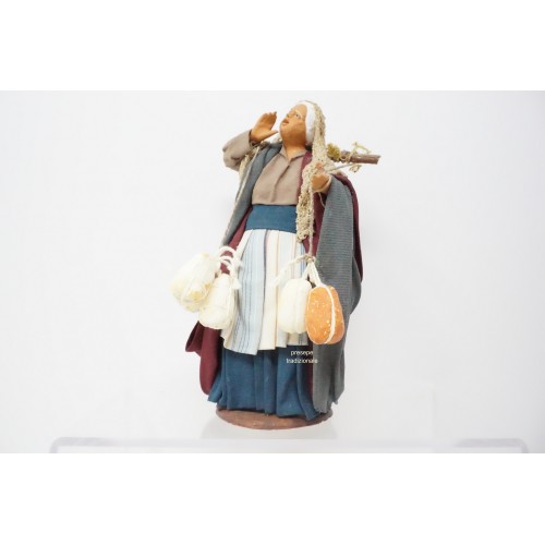 Donna con formaggi cm 15 terracotta e...