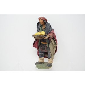 Uomo con vassoio di limoni...