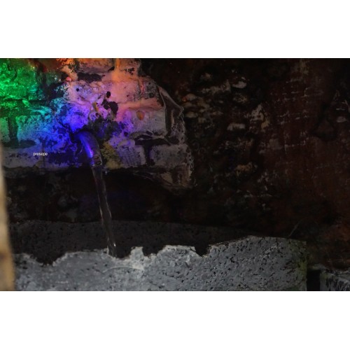 Fontana con led colorati presepe...